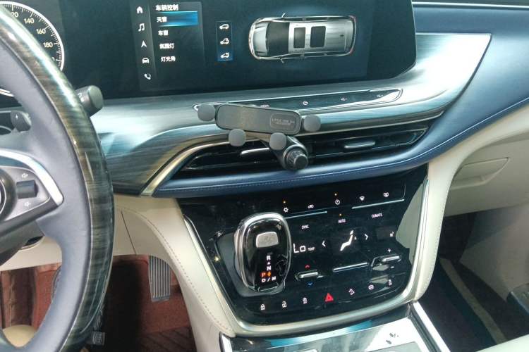 Used Buick GL8 2020 ES Land Cruiser 653T Comfort Edition Audio And AC Panel