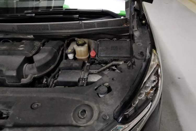 Used Buick GL8 2020 ES Land Cruiser 653T Luxury Model Engine Bay Left