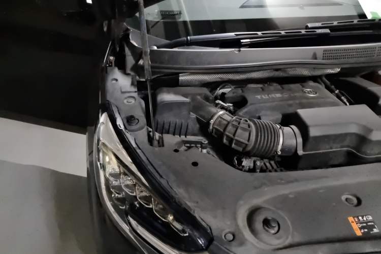 Used Buick GL8 2020 ES Land Cruiser 653T Luxury Model Engine Bay Right