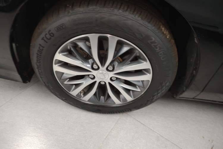 Used Buick GL8 2020 ES Land Cruiser 653T Comfort Edition Left Front Wheel Hub