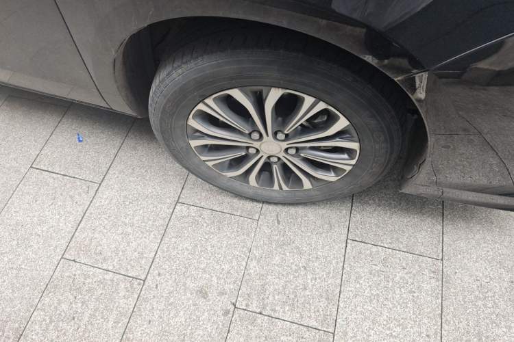 Used Buick GL8 2020 Land Cruiser Executive Class 652T Comfort Model Right Front Wheel Hub