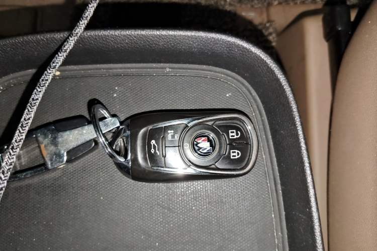 Used Buick GL8 2020 ES Land Cruiser 653T Luxury Model Vehicle Key