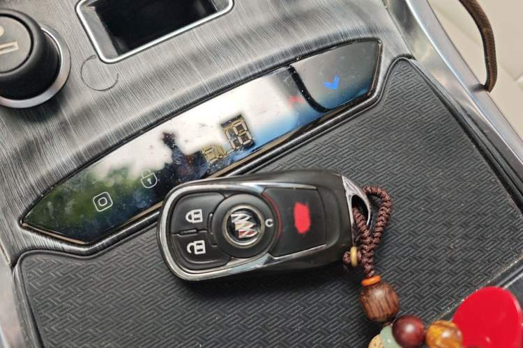 Used Buick GL8 2020 Land Cruiser Executive Class 652T Comfort Model Vehicle Key