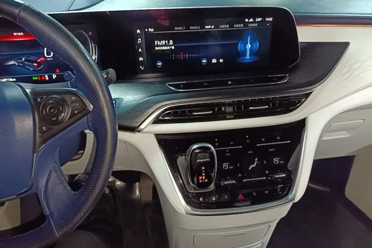 Used Buick GL8 2020 Avenir Avia Four-Seat Luxury Edition Audio And AC Panel
