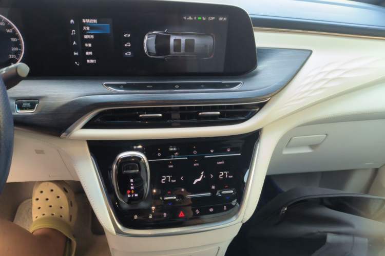 Used Buick GL8 2020 Avenir Avia Four-Seat Luxury Edition Audio And AC Panel