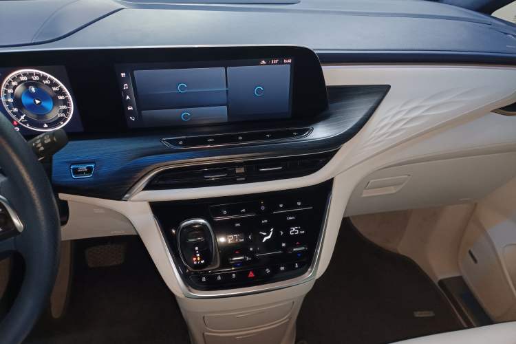Used Buick GL8 2020 Avenir Avia Four-Seat Luxury Edition Audio And AC Panel