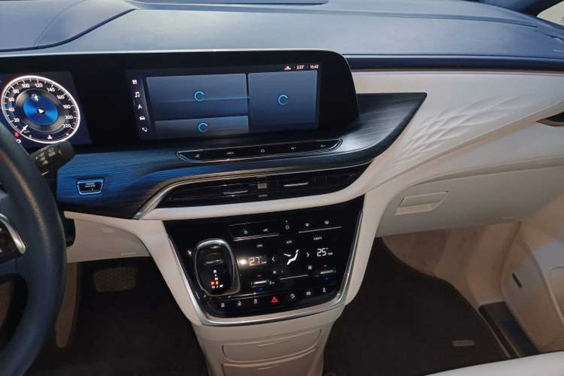 Used Buick GL8 2020 Avenir Avia Four-Seat Luxury Edition Audio And AC Panel