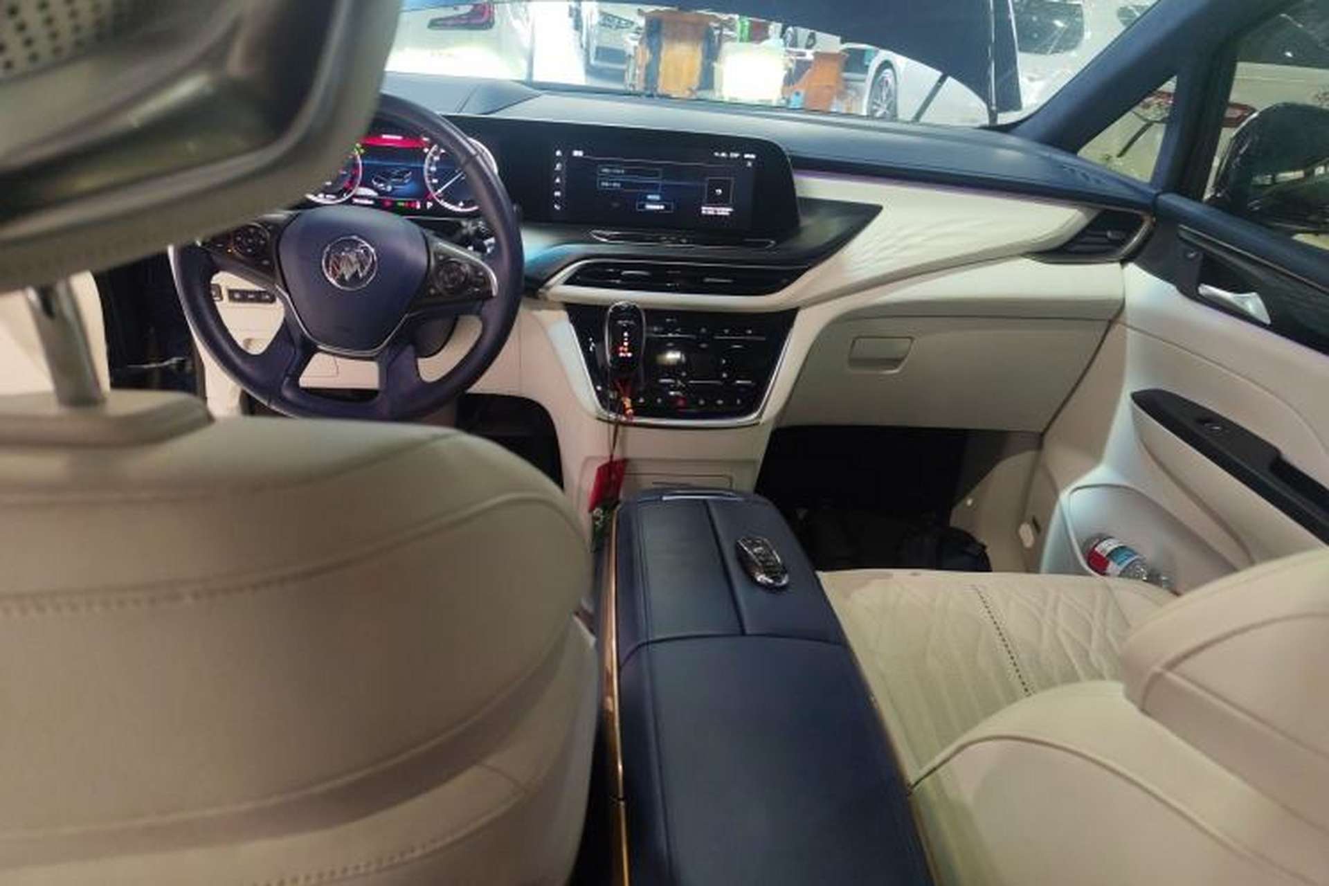 Used Buick GL8 2020 Avenir Avia Four-Seat Luxury Edition Center Console