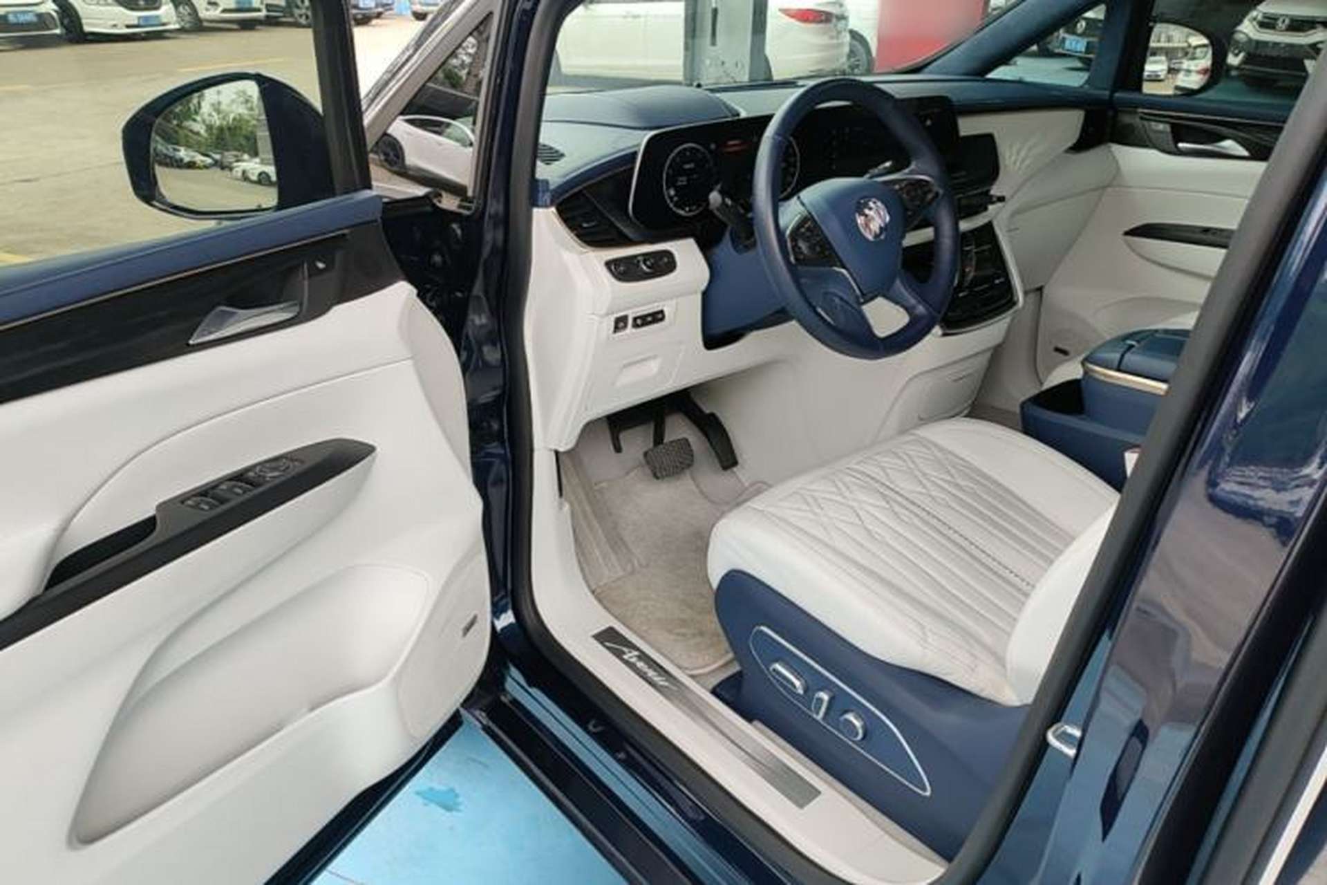 Used Buick GL8 2020 Avenir Avia Four-Seat Luxury Edition Driver Seat