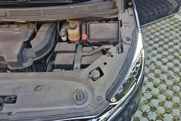 Used Buick GL8 2020 Avenir Avia Four-Seat Luxury Edition Engine Bay Left
