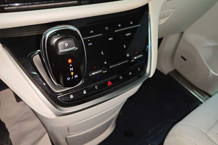 Used Buick GL8 2020 Avenir Avia Four-Seat Luxury Edition Gear Lever