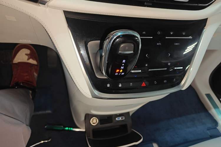 Used Buick GL8 2020 Avenir Avia Four-Seat Luxury Edition Gear Lever
