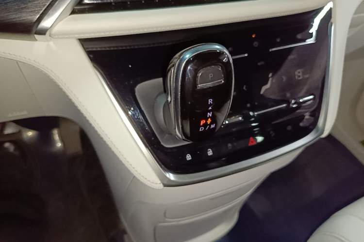 Used Buick GL8 2020 Avenir Avia Four-Seat Luxury Edition Gear Lever