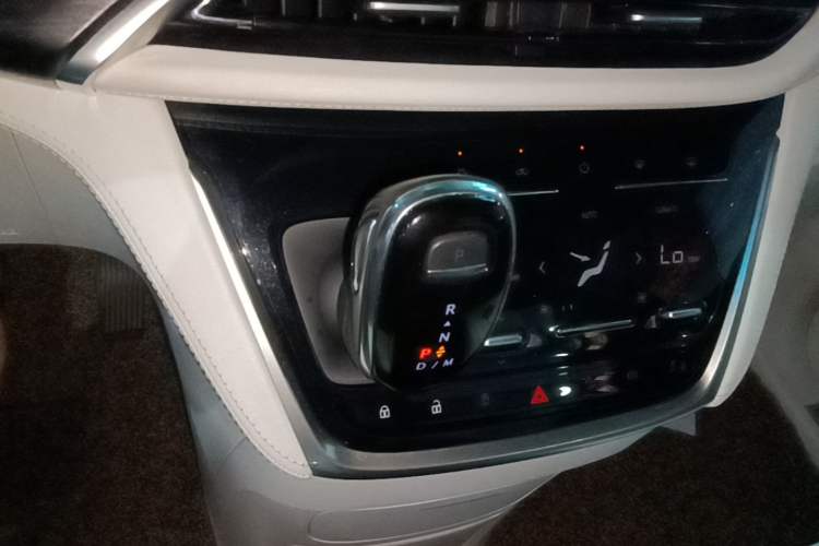Used Buick GL8 2020 Avenir Avia Four-Seat Luxury Edition Gear Lever