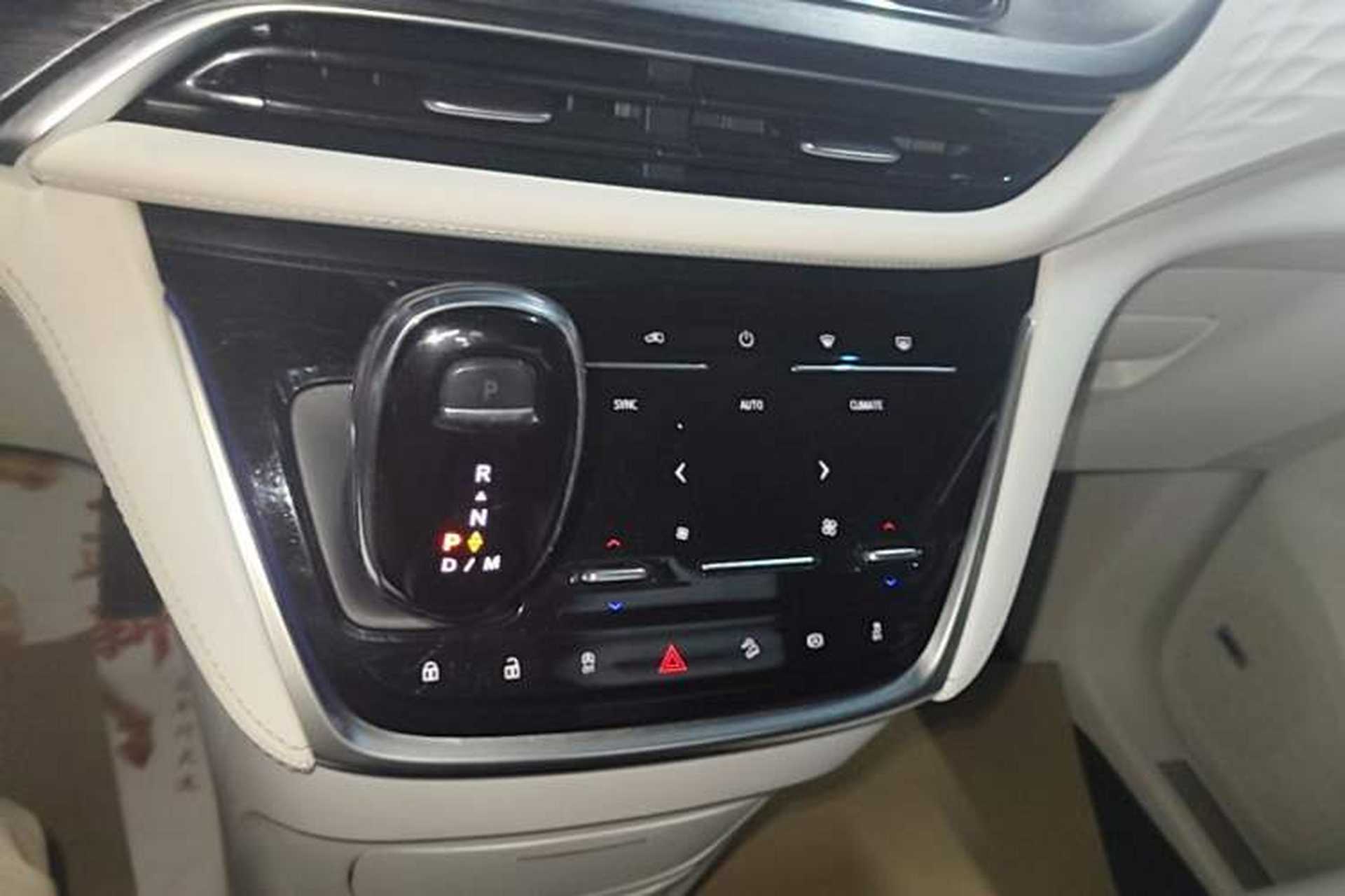 Used Buick GL8 2020 Avenir Avia Four-Seat Luxury Edition Gear Lever