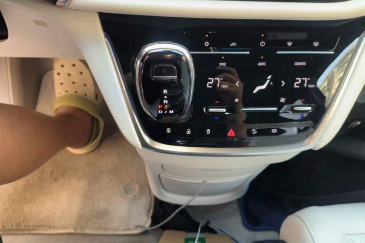 Used Buick GL8 2020 Avenir Avia Four-Seat Luxury Edition Gear Lever
