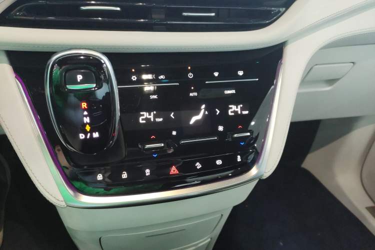 Used Buick GL8 2020 Avenir Avia Four-Seat Luxury Edition Gear Lever