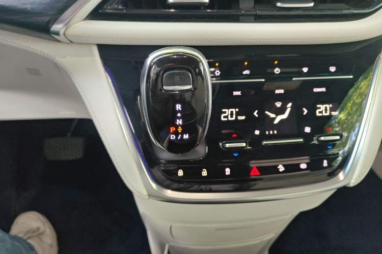 Used Buick GL8 2020 Avenir Avia Four-Seat Luxury Edition Gear Lever