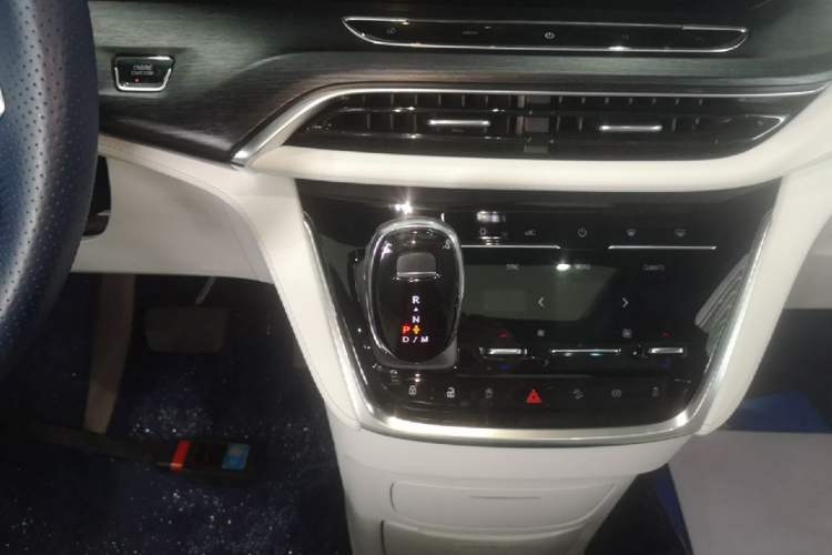 Used Buick GL8 2020 Avenir Avia Four-Seat Luxury Edition Gear Lever