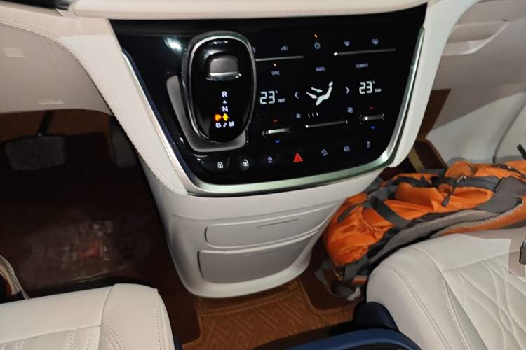 Used Buick GL8 2020 Avenir Avia Four-Seat Luxury Edition Gear Lever