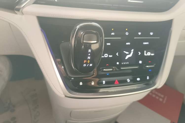 Used Buick GL8 2020 Avenir Avia Four-Seat Luxury Edition Gear Lever