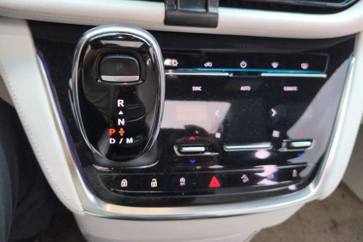Used Buick GL8 2020 Avenir Avia Four-Seat Luxury Edition Gear Lever