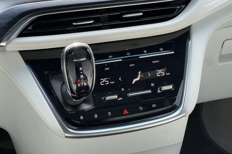 Used Buick GL8 2020 Avenir Avia Four-Seat Luxury Edition Gear Lever