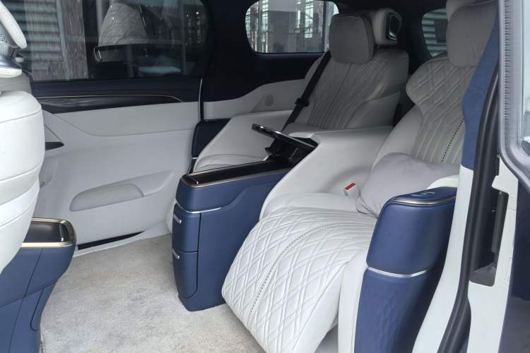 Used Buick GL8 2020 Avenir Avia Four-Seat Luxury Edition Interior 2