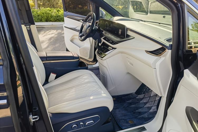 Used Buick GL8 2020 Avenir Avia Four-Seat Luxury Edition Interior 4