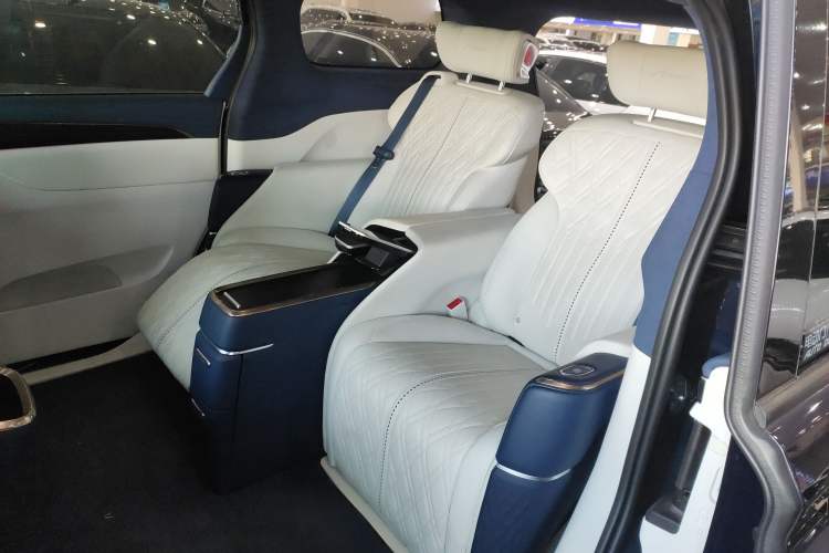 Used Buick GL8 2020 Avenir Avia Four-Seat Luxury Edition Interior 4
