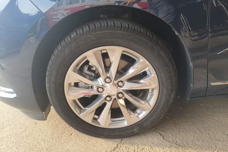 Used Buick GL8 2020 Avenir Avia Four-Seat Luxury Edition Left Front Wheel Hub