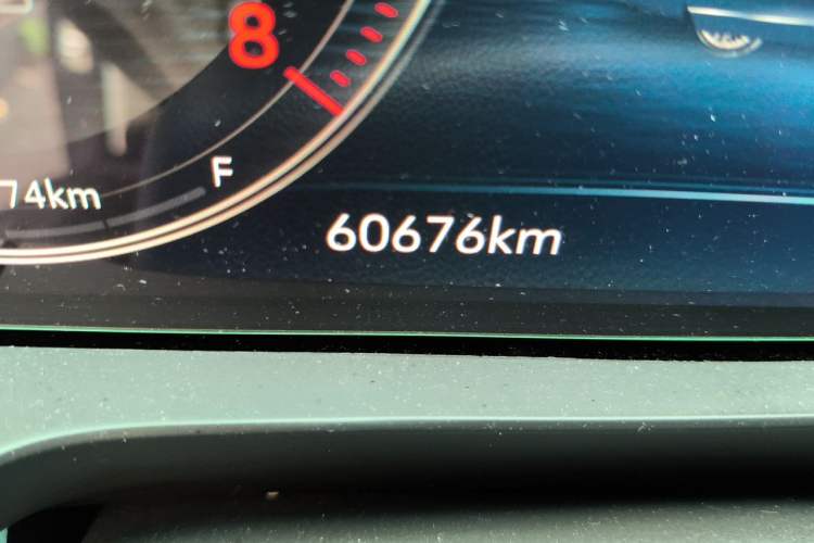 Used Buick GL8 2020 Avenir Avia Four-Seat Luxury Edition Odometer Close Up