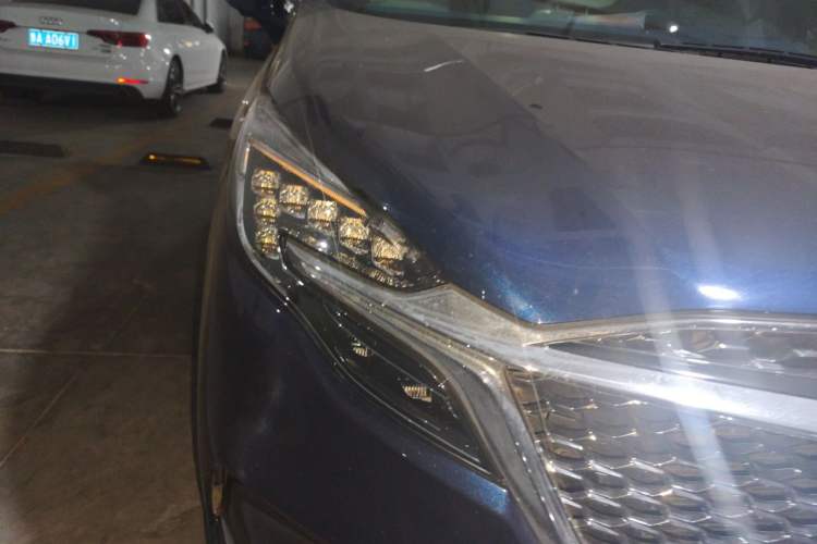 Used Buick GL8 2020 Avenir Avia Four-Seat Luxury Edition Right Front Headlight