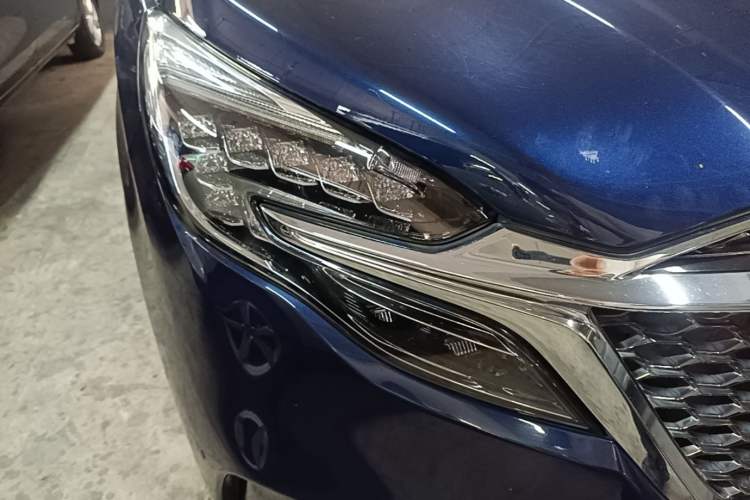 Used Buick GL8 2020 Avenir Avia Four-Seat Luxury Edition Right Front Headlight
