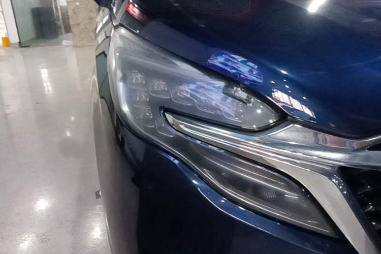 Used Buick GL8 2020 Avenir Avia Four-Seat Luxury Edition Right Front Headlight