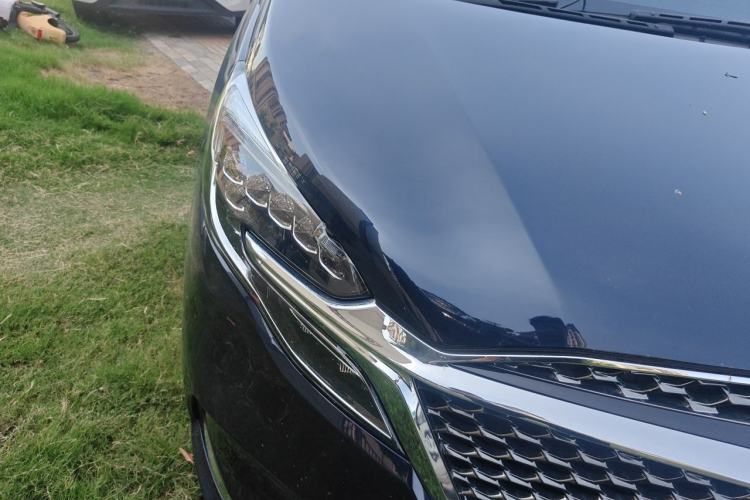 Used Buick GL8 2020 Avenir Avia Four-Seat Luxury Edition Right Front Headlight