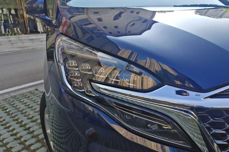 Used Buick GL8 2020 Avenir Avia Four-Seat Luxury Edition Right Front Headlight