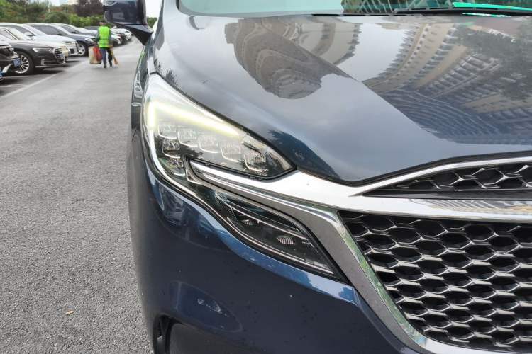 Used Buick GL8 2020 Avenir Avia Four-Seat Luxury Edition Right Front Headlight