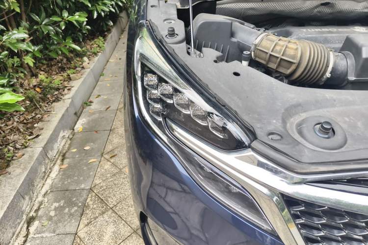 Used Buick GL8 2020 Avenir Avia Four-Seat Luxury Edition Right Front Headlight