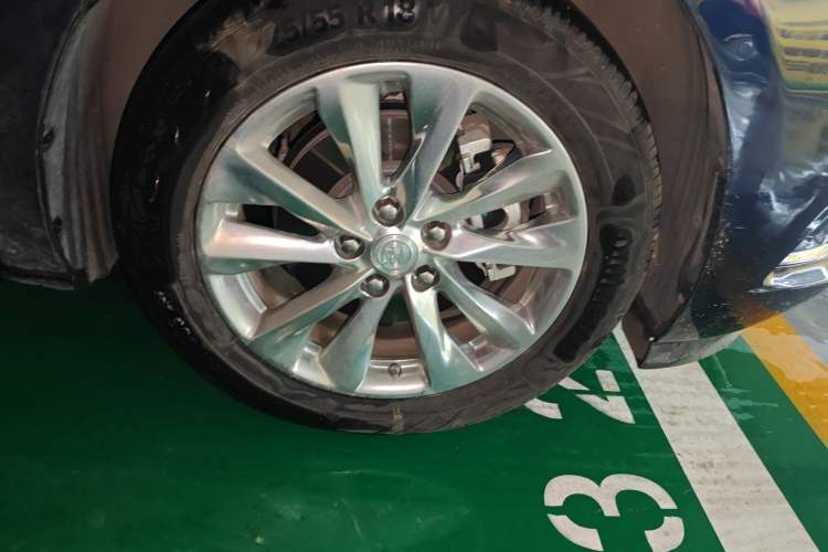 Used Buick GL8 2020 Avenir Avia Four-Seat Luxury Edition Right Front Wheel Hub