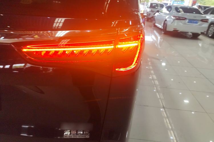 Used Buick GL8 2020 Avenir Avia Four-Seat Luxury Edition Right Rear Taillight