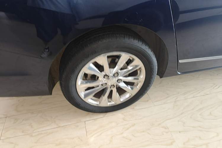 Used Buick GL8 2020 Avenir Avia Four-Seat Luxury Edition Right Rear Wheel Hub