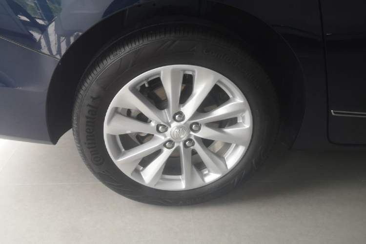 Used Buick GL8 2020 Avenir Avia Four-Seat Luxury Edition Right Rear Wheel Hub