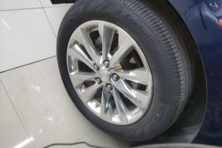 Used Buick GL8 2020 Avenir Avia Four-Seat Luxury Edition Right Rear Wheel Hub