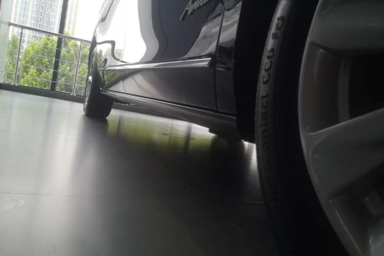 Used Buick GL8 2020 Avenir Avia Four-Seat Luxury Edition Right Side Sill