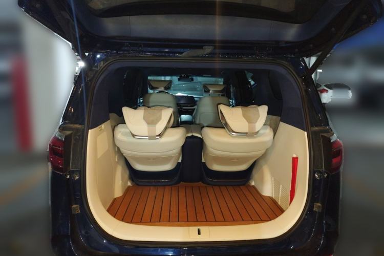 Used Buick GL8 2020 Avenir Avia Four-Seat Luxury Edition Trunk