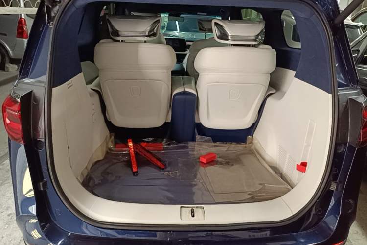Used Buick GL8 2020 Avenir Avia Four-Seat Luxury Edition Trunk
