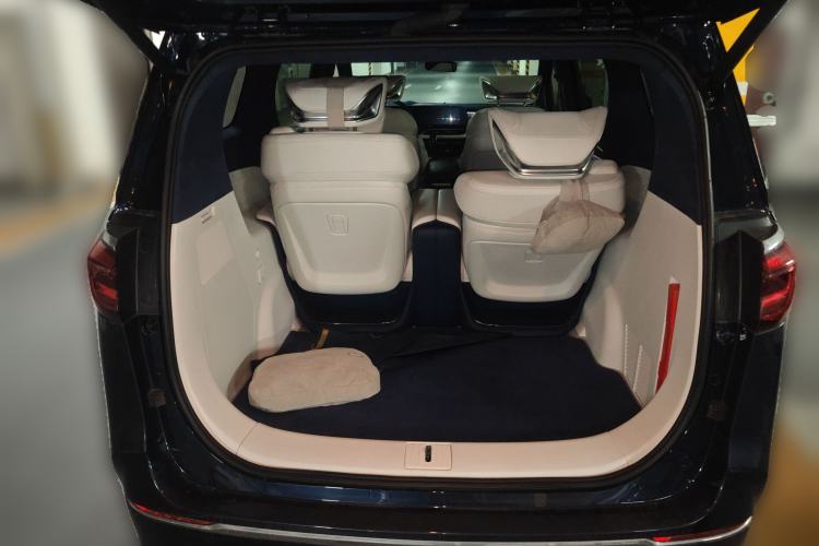 Used Buick GL8 2020 Avenir Avia Four-Seat Luxury Edition Trunk