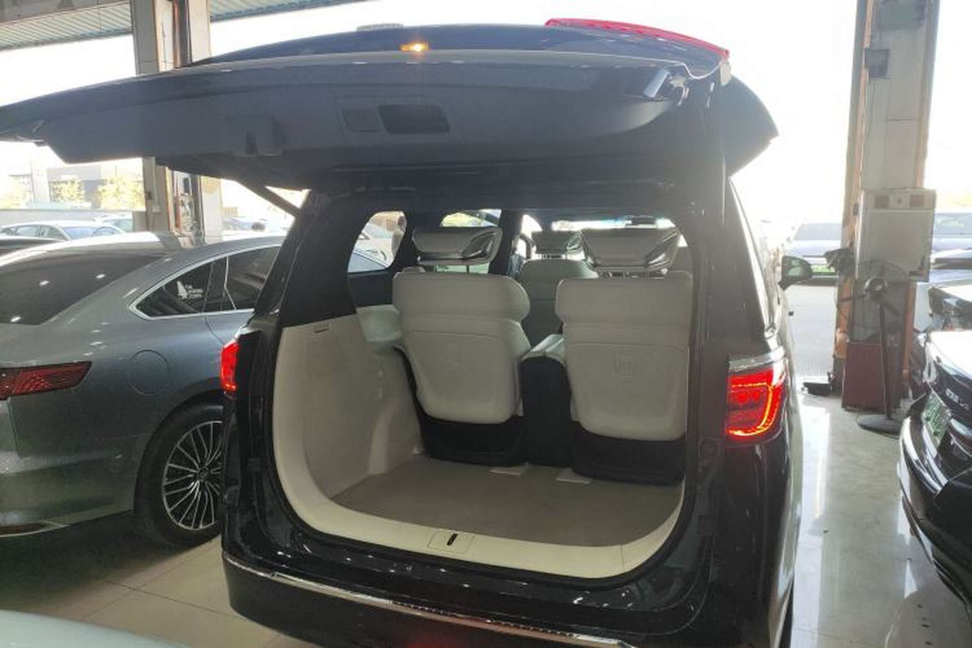 Used Buick GL8 2020 Avenir Avia Four-Seat Luxury Edition Trunk