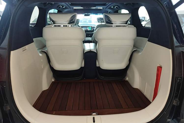 Used Buick GL8 2020 Avenir Avia Four-Seat Luxury Edition Trunk